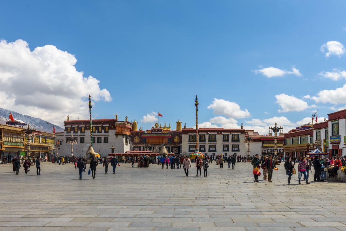 Tibetan architectural scenery pictures