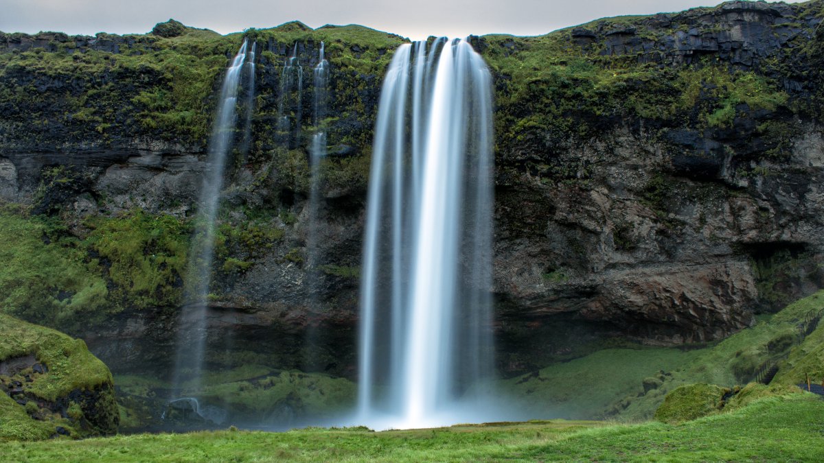 Seljalandsfoss waterfall scenery picture in Iceland