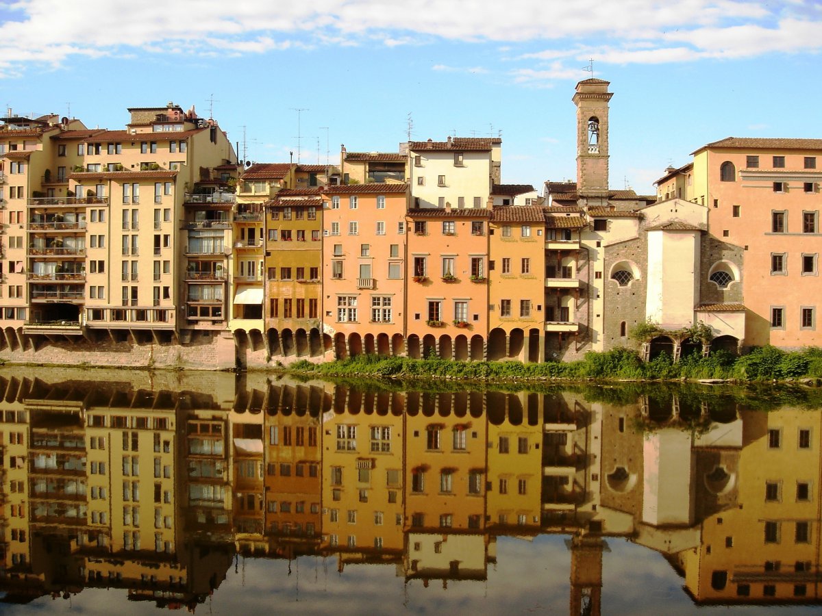 Arno river scenery pictures in Florence, Italy
