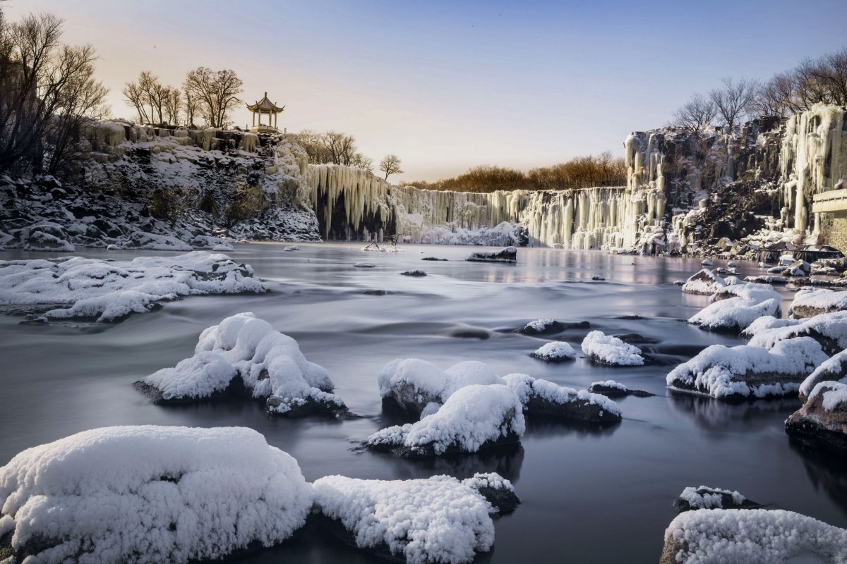 Diaoshuilou waterfall scenery pictures in winter