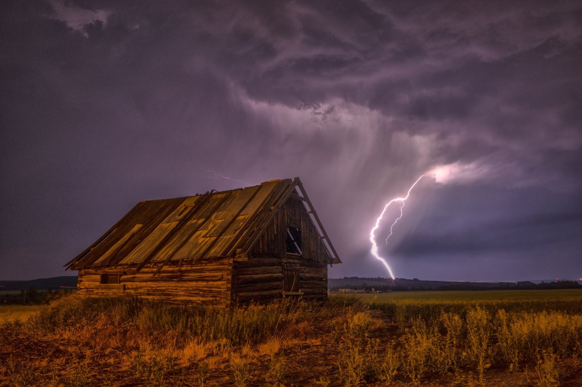 Earth-shattering thunder and lightning pictures