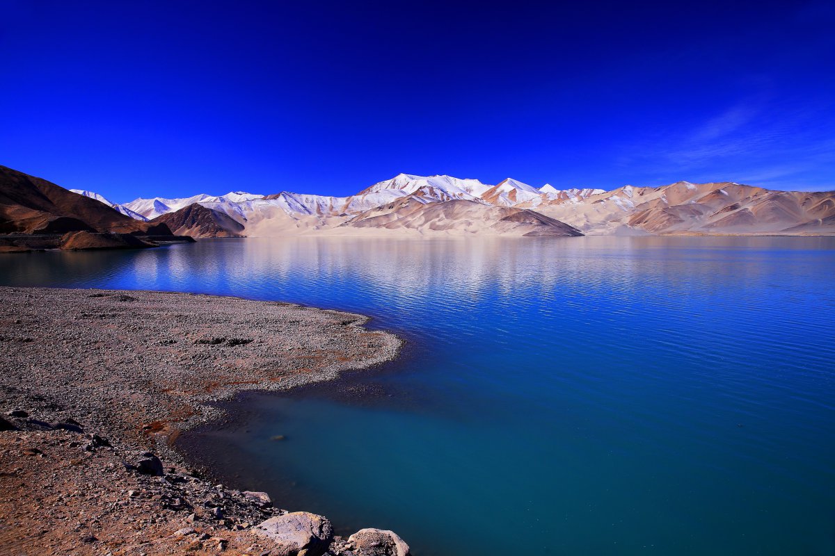 Scenery pictures of Baisha Lake in Bulunkou, Xinjiang